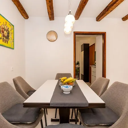 Apartament Dinka
